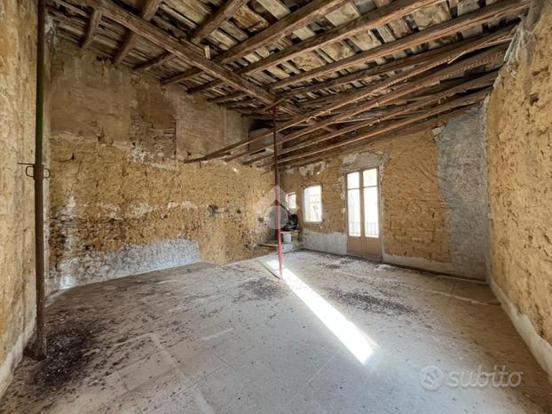 Palazzetto cielo terra con ingresso indipendente