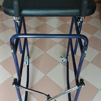 girello e sostegno per anziani