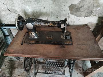 vari oggetti antichi 