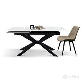 Nuovo tavolo allungabile in ceramica di design