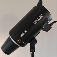 Flash da studio Godox DP-600 iii