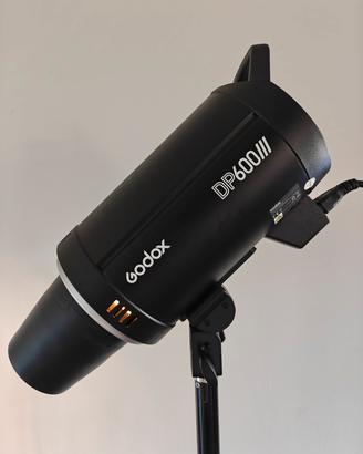 Flash da studio Godox DP-600 iii
