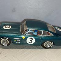 Slot car 1:32 Revell Aston Martin DB 4 Gt Anni 60
