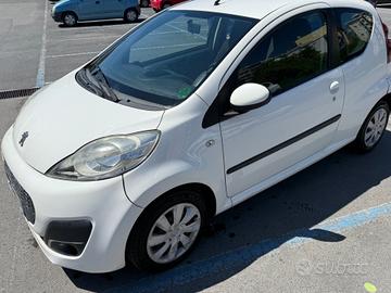Peugeot 107 1.0 68CV 3p. CAMBIO AUTOMATICO