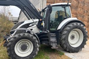 VALTRA T 175 ACTIVE CON CARICATORE