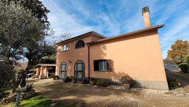 Villa unifamiliare con piscina