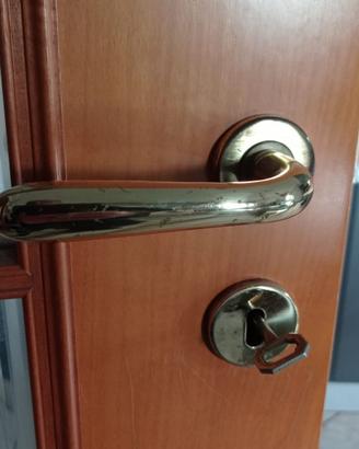 MANIGLIE PER PORTE INTERNE
