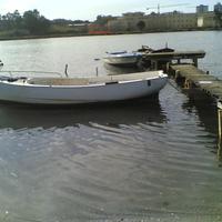Lancia in vetroresina con motore fuoribordo