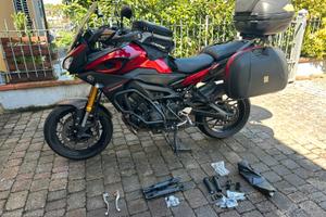 Moto yamaha MT9