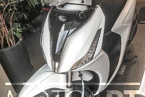 Kymco People S 125 E5+ / People S 200 E5+ in pront