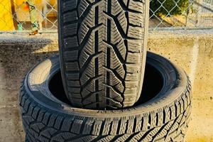 Gomme termiche 215 50 R17 con 90% residuo