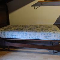 Letto a barca in noce