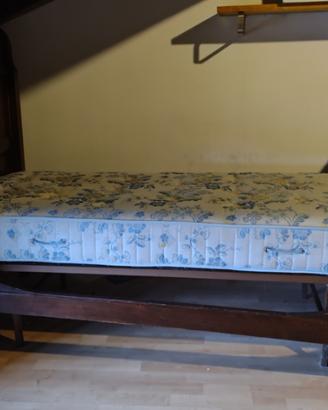 Letto a barca in noce