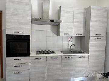 cucina completa di elettrodomestici 