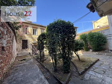 CASA SINGOLA o LOFT con GIARDINO PRIVATO nel CENTR
