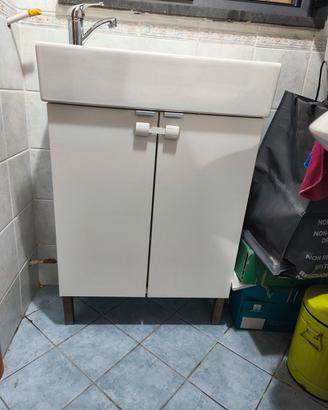 Mobile bagno LCA con lavabo e rubinetto