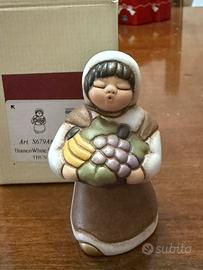 Donna con cesta di frutta Thun Presepe Classico