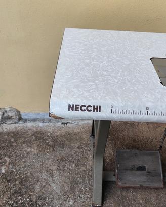 macchina da cucire necchi