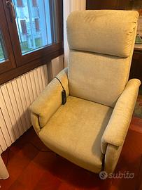 Poltrona relax/ alzapersona Mina reamed