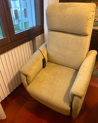 Poltrona relax/ alzapersona Mina reamed