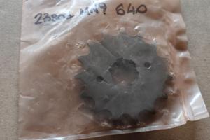 PIGNONE ORIGINALE HONDA DOMINATOR 650 1988 NUOVO