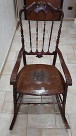 SEDIA A DONDOLO ANTICA.