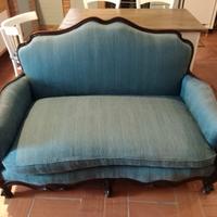 Salottino con un divano e due poltroncine del 1700