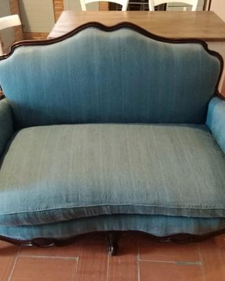 Salottino con un divano e due poltroncine del 1700