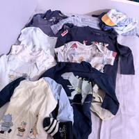 Oltre 100 pezzi da zero a 12 mesi . Bimbo maschio