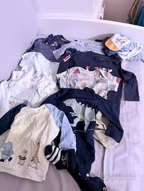 Oltre 100 pezzi da zero a 12 mesi . Bimbo maschio