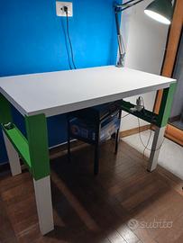 scrivania bambini IKEA altezza regolabile 
