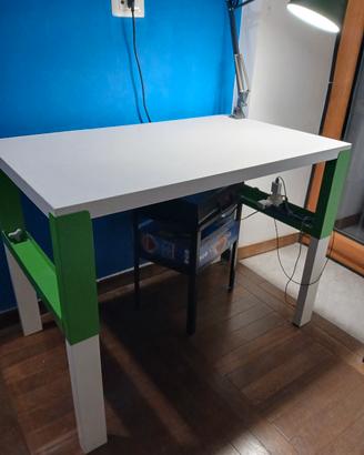 scrivania bambini IKEA altezza regolabile 