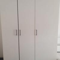 Armadio IKEA bianco a 3 ante