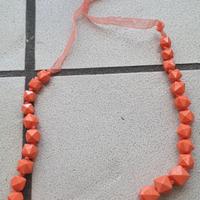 Collana Arancione Geometrica con Nastrino