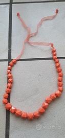 Collana Arancione Geometrica con Nastrino
