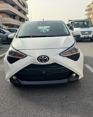 Toyota Aygo Connect 1.0 VVT-i 72 CV 5 porte x-play