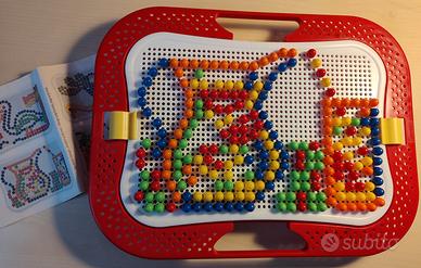 Gioco chiodini colorati