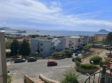 3 LOCALI A POZZUOLI