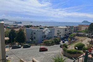 3 LOCALI A POZZUOLI