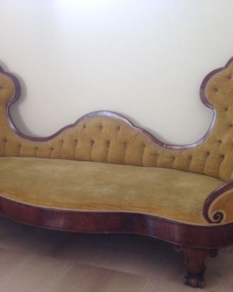 Divano IXX secolo in noce tappezzato in velluto