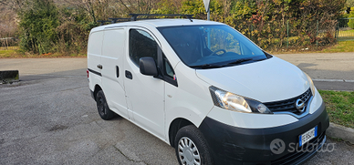 Nissan Van 200
