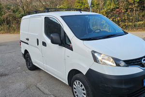 Nissan Van 200