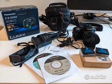 Fotocamera Panasonic Lumix FZ200 + batterie +borsa