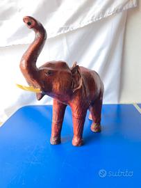 Scultura Elefante Vintage in Pelle con Zanne