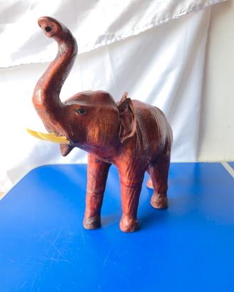 Scultura Elefante Vintage in Pelle con Zanne