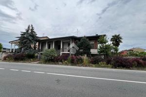 VILLA SINGOLA A VESPOLATE