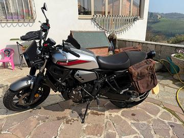 YAMAHA XSR 700 8885 km