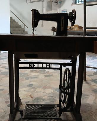Mobile per cucire Necchi