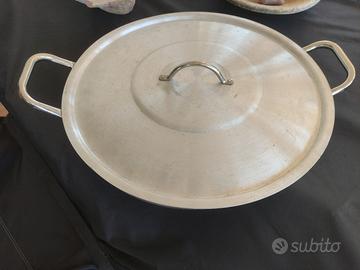 Pentola e coperchio vendibili separatamente