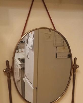 specchio ovale con cornice in ottone 